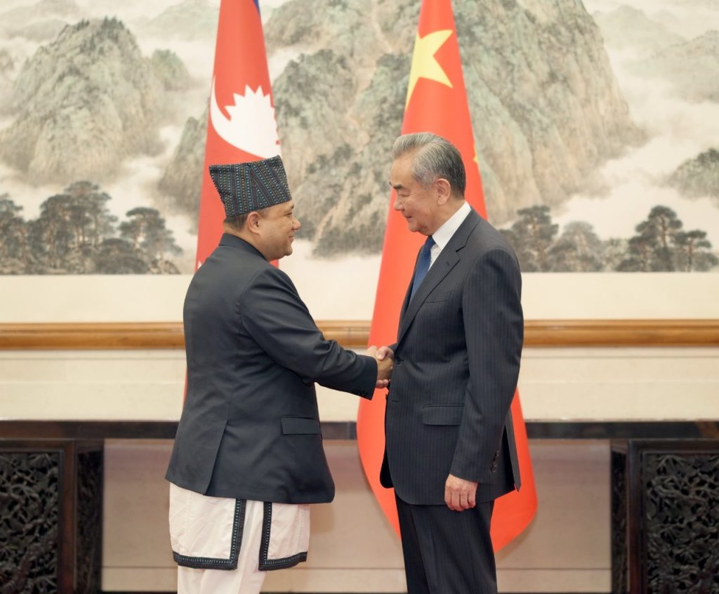 चिनियाँ विदेशमन्त्रीसँग परराष्ट्रमन्त्री खनालको भेटवार्ता, विभिन्न ६ विषयमा छलफल