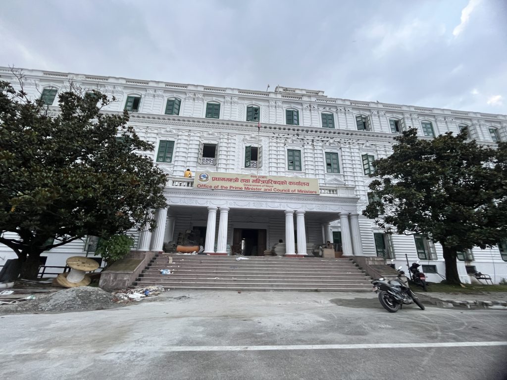 पासपोर्ट खरिद प्रकरण : अख्तियार दच्काएर आफ्नालाई ठेक्का दिने प्रधानमन्त्रीका आसेपासेहरुको दाउ